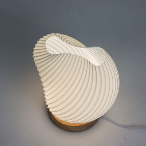 Lampa New Wave – USB, 3 nastavenia jasu, mušľa – Obrázok 3